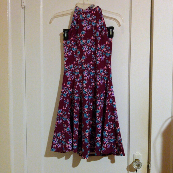 SO textured fit and flare floral halter dress size medium - Picture 3 of 7